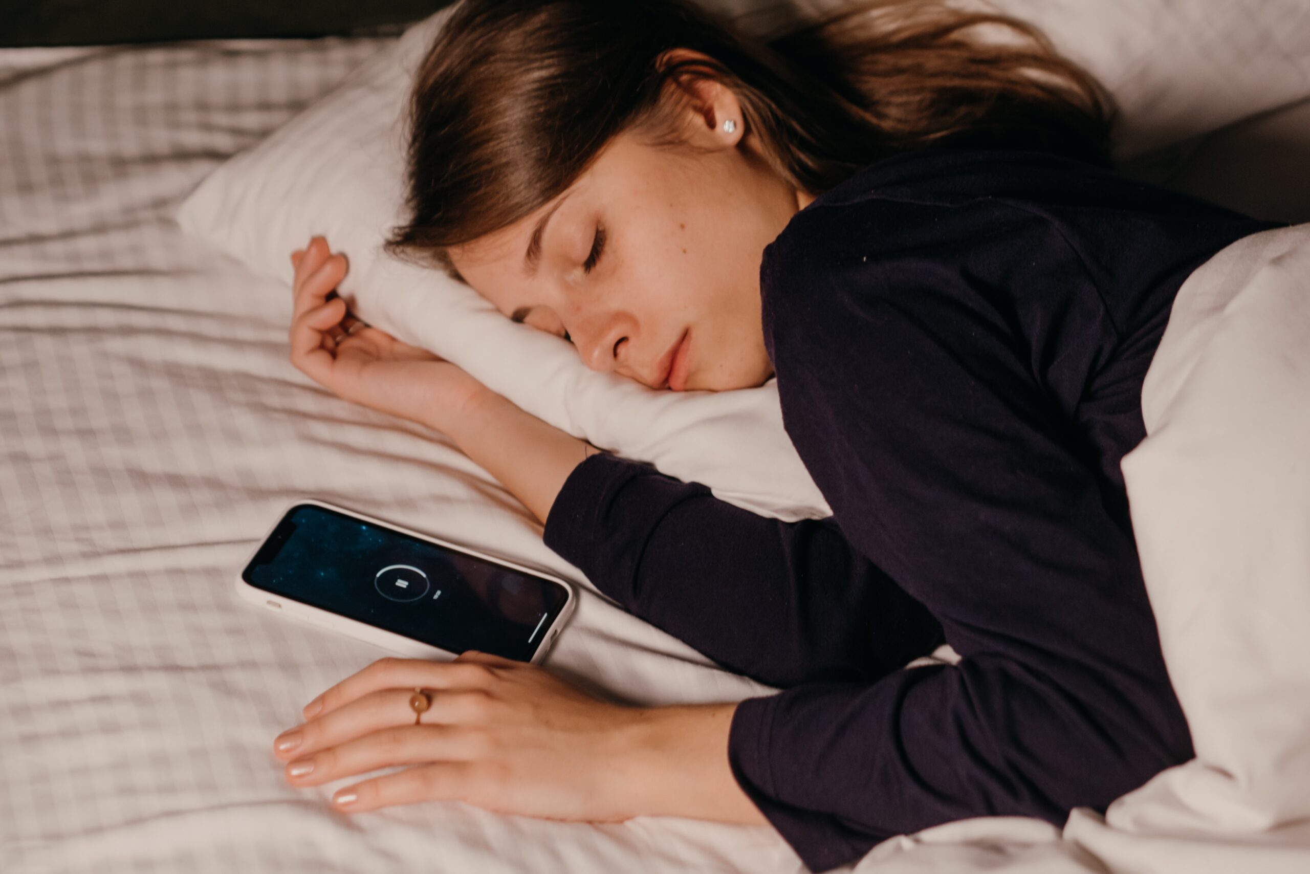 Apple advierte del peligro de dormir cerca de un iPhone